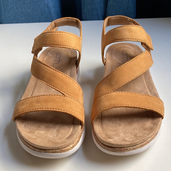 Earth Roni Leather sandals size 6, mustard color, excellent condition - Picture 8 of 11